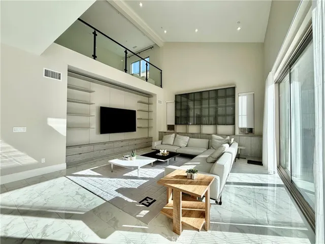 207 Coal Mine, Irvine, California 92602