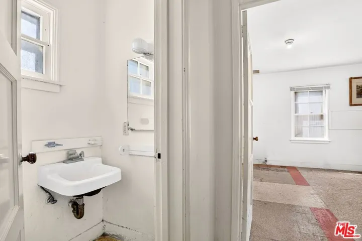 3/4 bath in Garage