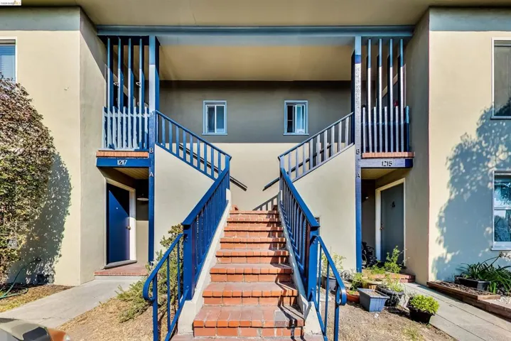 1207 University Ave, Berkeley, California 94702