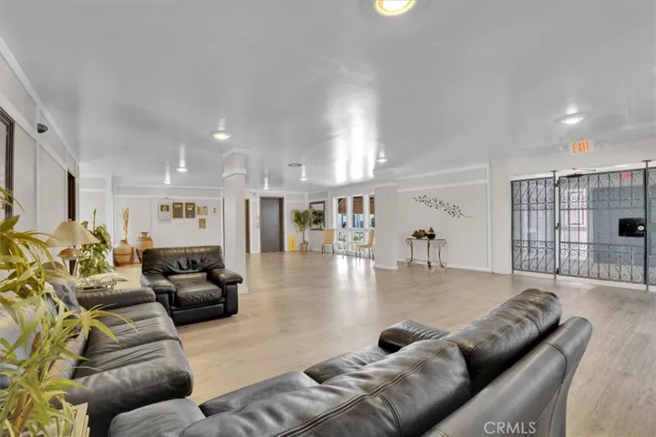 5412 Lindley Avenue 110, Encino, California 91316