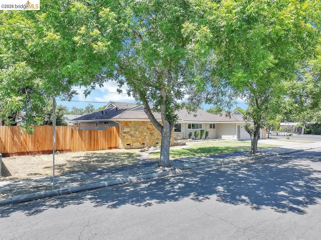 65 E Arcade St, Stockton, California 95204 — photo 5