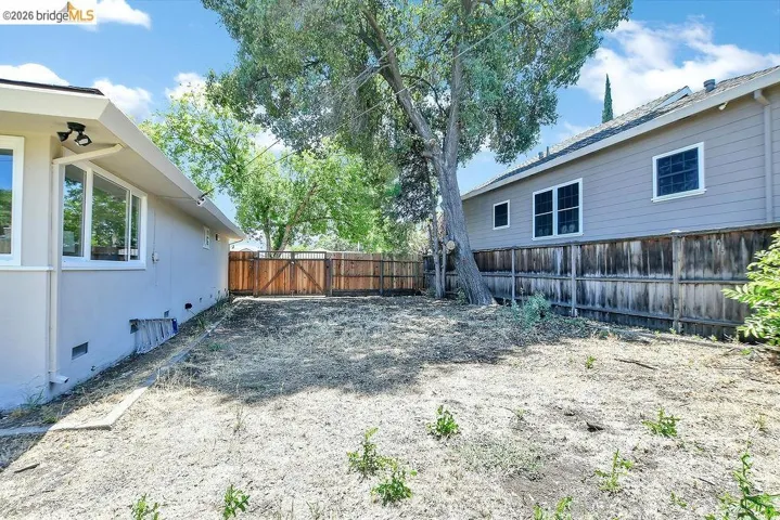 65 E Arcade St, Stockton, California 95204