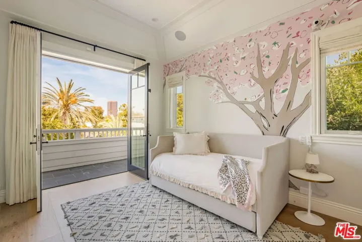 981 Amherst Avenue, Los Angeles, California 90049