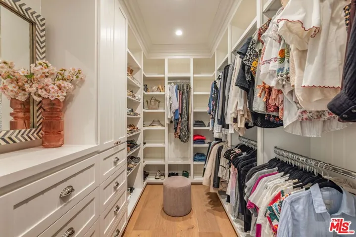 981 Amherst Avenue, Los Angeles, California 90049