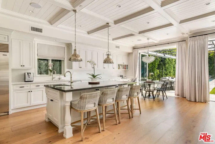 981 Amherst Avenue, Los Angeles, California 90049
