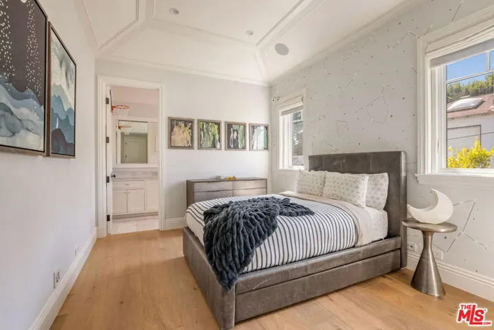 981 Amherst Avenue, Los Angeles, California 90049