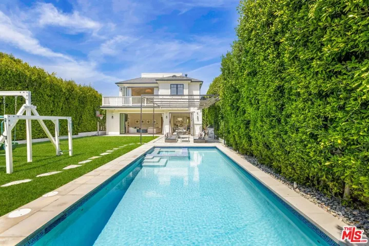 981 Amherst Avenue, Los Angeles, California 90049