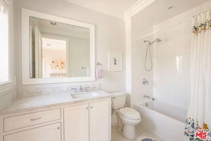 981 Amherst Avenue, Los Angeles, California 90049
