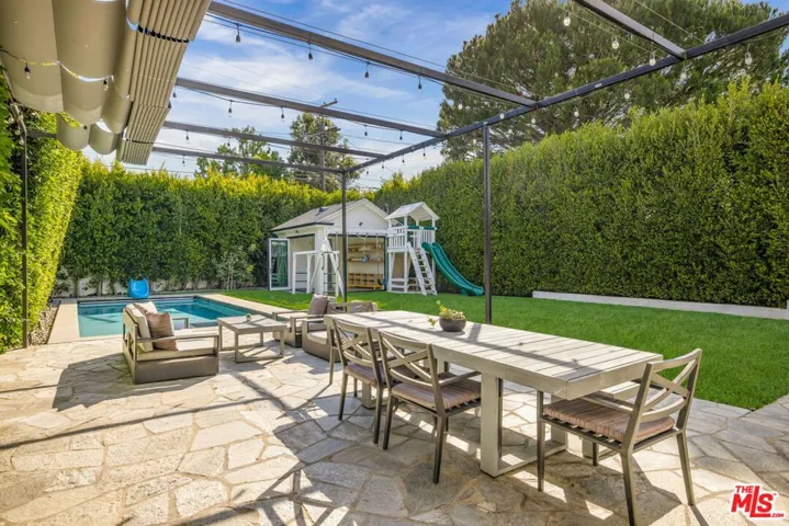 981 Amherst Avenue, Los Angeles, California 90049