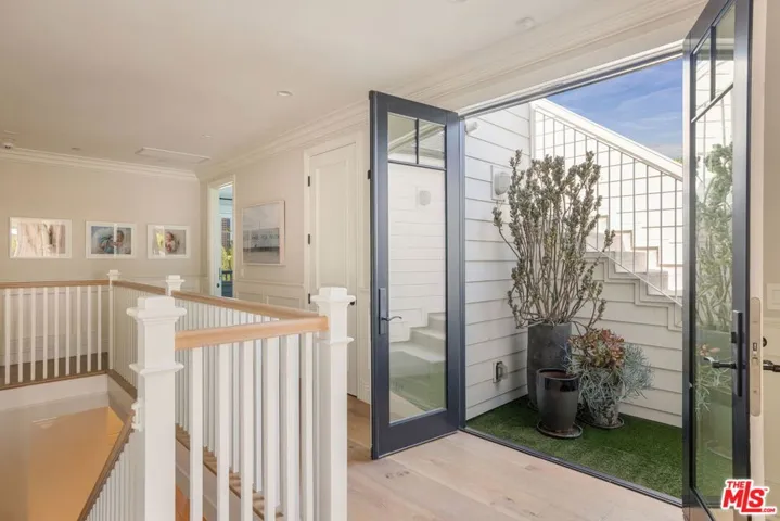 981 Amherst Avenue, Los Angeles, California 90049