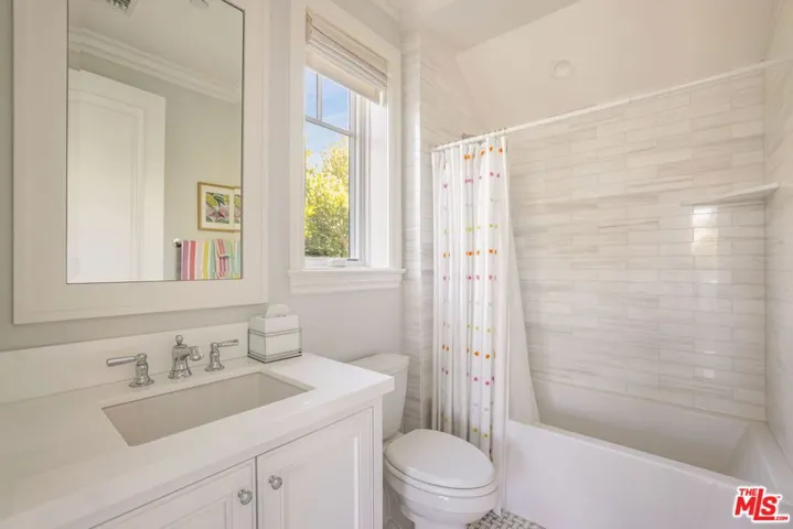 981 Amherst Avenue, Los Angeles, California 90049