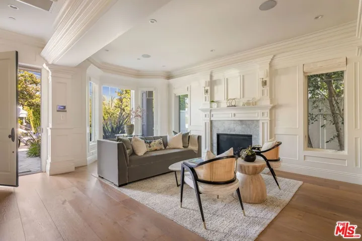 981 Amherst Avenue, Los Angeles, California 90049