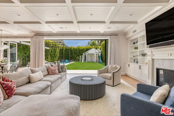 981 Amherst Avenue, Los Angeles, California 90049