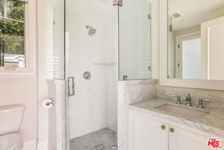 981 Amherst Avenue, Los Angeles, California 90049