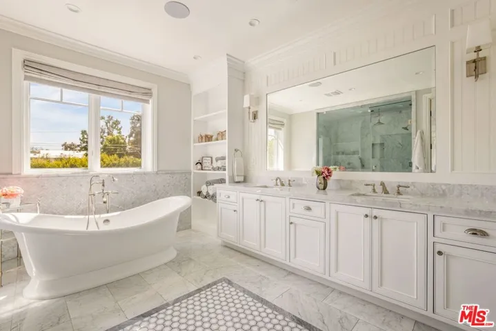 981 Amherst Avenue, Los Angeles, California 90049