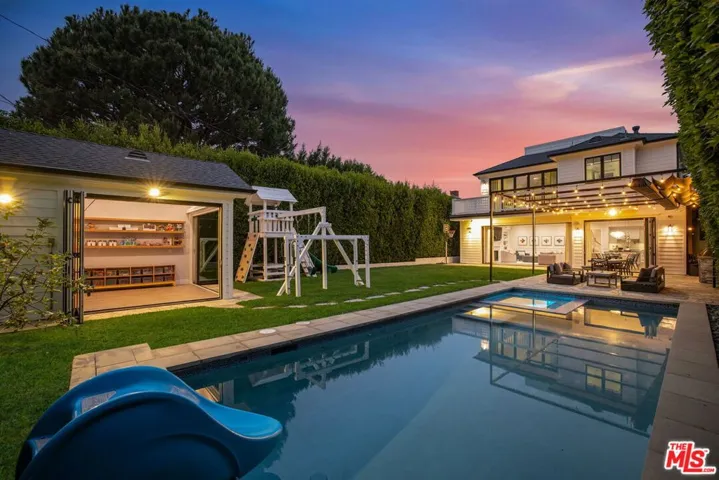981 Amherst Avenue, Los Angeles, California 90049