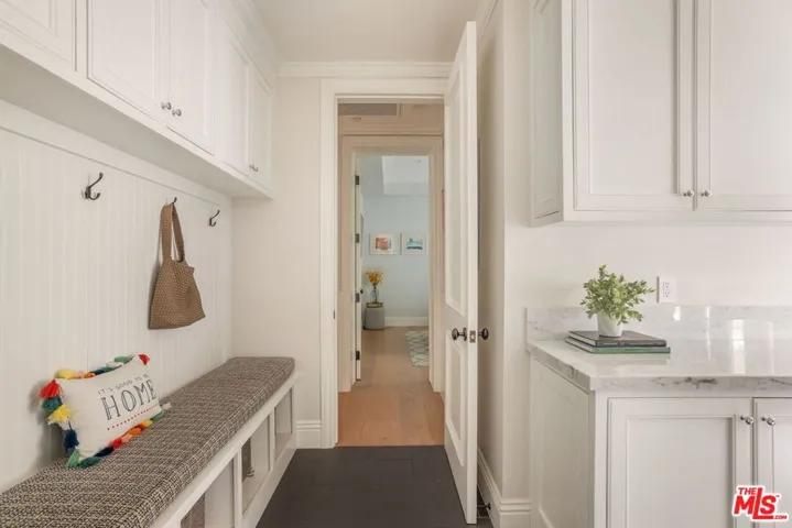 981 Amherst Avenue, Los Angeles, California 90049