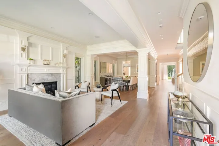 981 Amherst Avenue, Los Angeles, California 90049