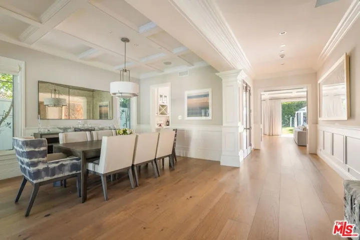 981 Amherst Avenue, Los Angeles, California 90049