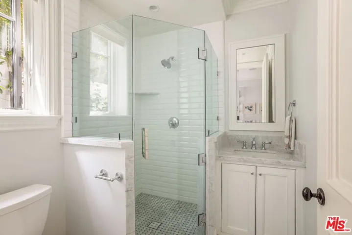981 Amherst Avenue, Los Angeles, California 90049