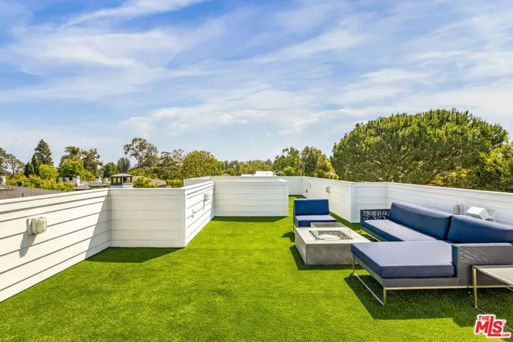 981 Amherst Avenue, Los Angeles, California 90049