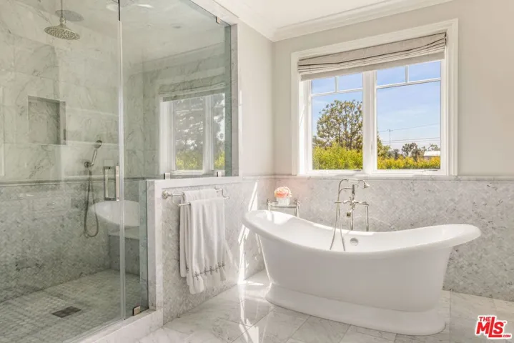 981 Amherst Avenue, Los Angeles, California 90049