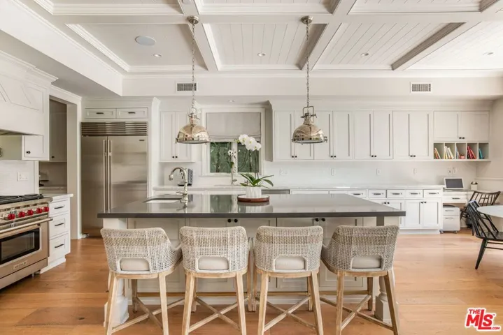 981 Amherst Avenue, Los Angeles, California 90049