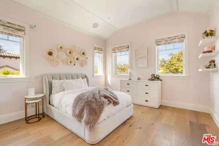981 Amherst Avenue, Los Angeles, California 90049