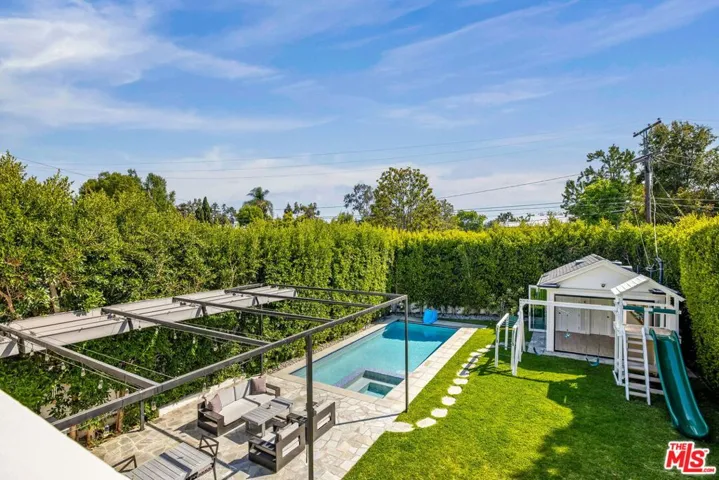 981 Amherst Avenue, Los Angeles, California 90049