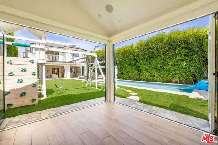 981 Amherst Avenue, Los Angeles, California 90049