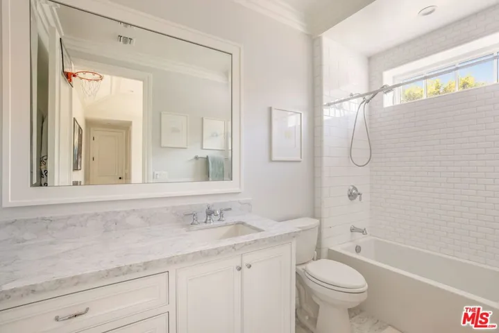 981 Amherst Avenue, Los Angeles, California 90049