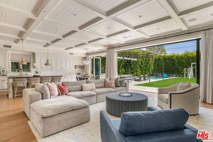 981 Amherst Avenue, Los Angeles, California 90049