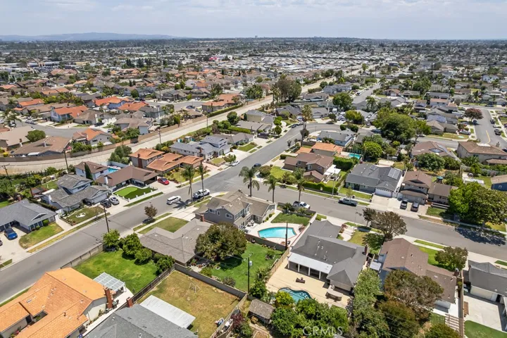 9673 Nightingale Avenue, Fountain Valley, California 92708