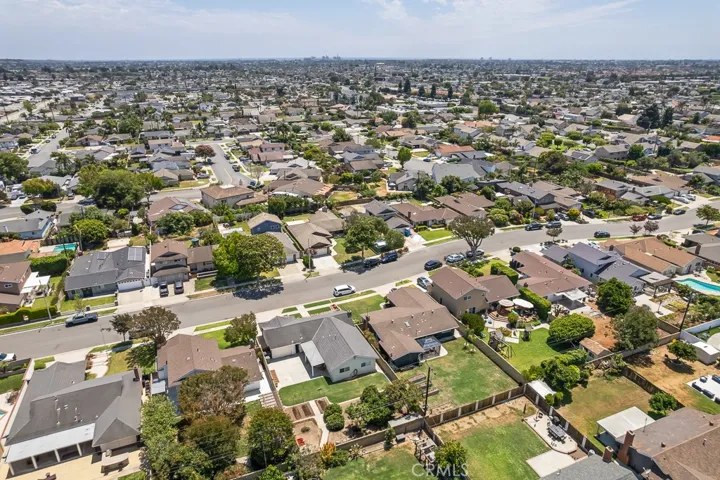 9673 Nightingale Avenue, Fountain Valley, California 92708