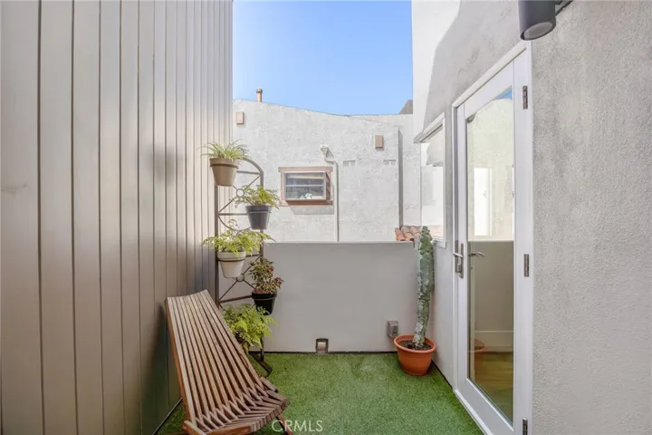 647 2nd Street, Hermosa Beach, California 90254