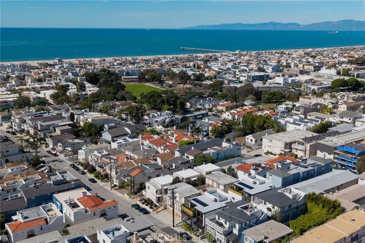 647 2nd Street, Hermosa Beach, California 90254