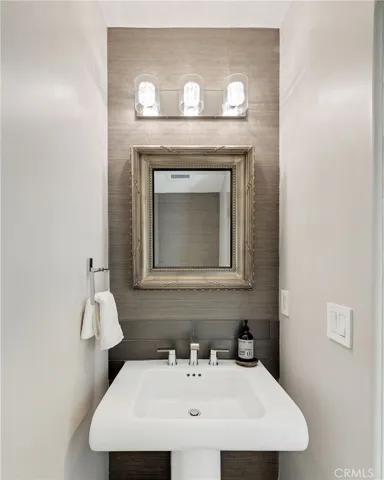 647 2nd Street, Hermosa Beach, California 90254