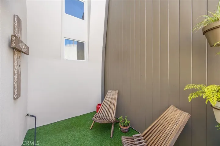 647 2nd Street, Hermosa Beach, California 90254