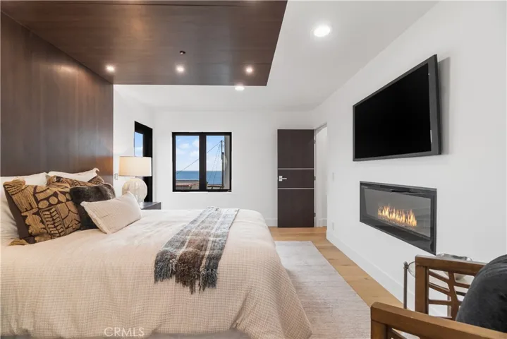 214 El Porto Street, Manhattan Beach, California 90266