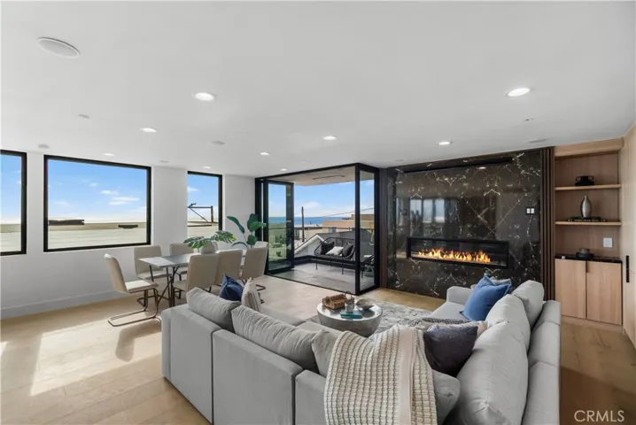 214 El Porto Street, Manhattan Beach, California 90266