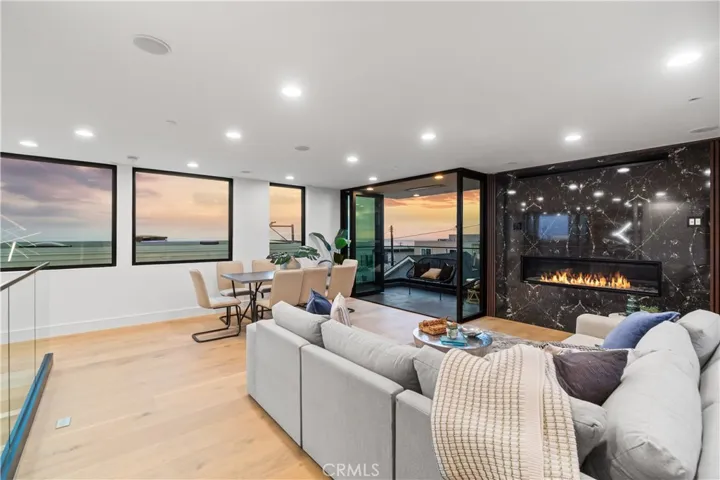 214 El Porto Street, Manhattan Beach, California 90266