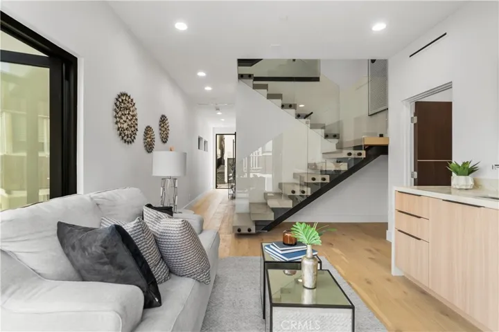 214 El Porto Street, Manhattan Beach, California 90266