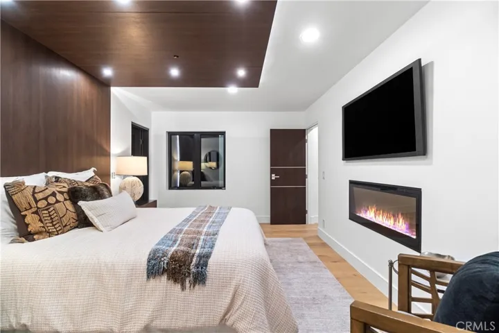 214 El Porto Street, Manhattan Beach, California 90266
