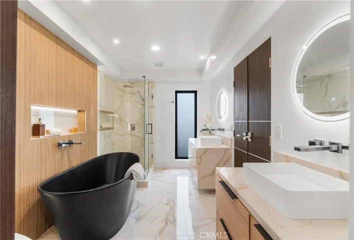 214 El Porto Street, Manhattan Beach, California 90266
