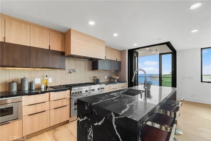 214 El Porto Street, Manhattan Beach, California 90266