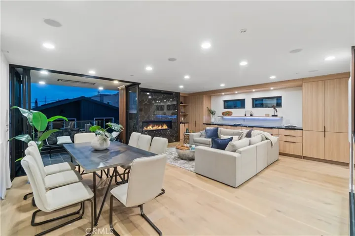 214 El Porto Street, Manhattan Beach, California 90266