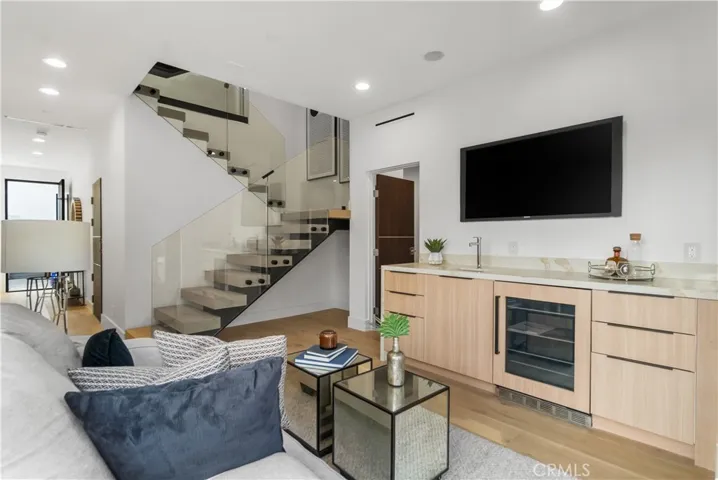 214 El Porto Street, Manhattan Beach, California 90266