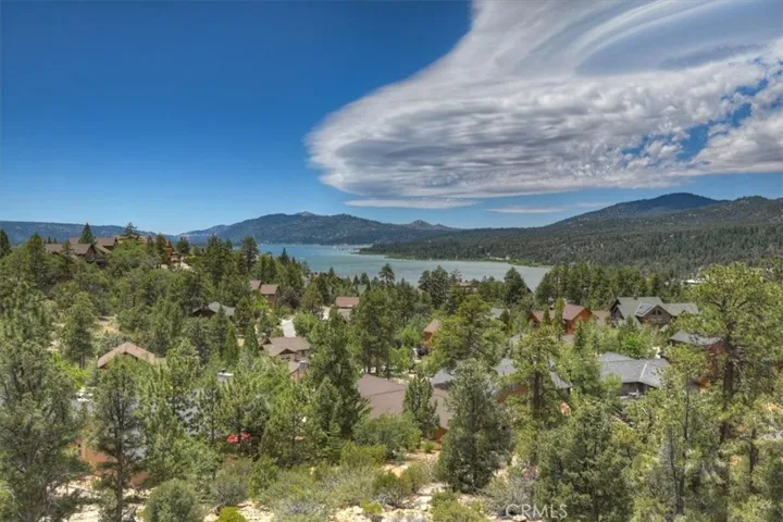 438 Starlight Circle, Big Bear Lake, California 92315