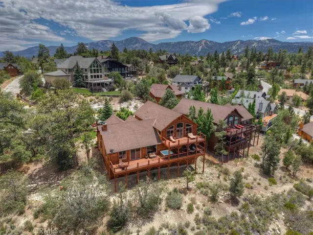 438 Starlight Circle, Big Bear Lake, California 92315