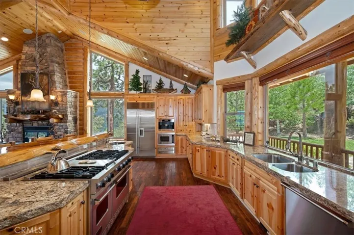 438 Starlight Circle, Big Bear Lake, California 92315